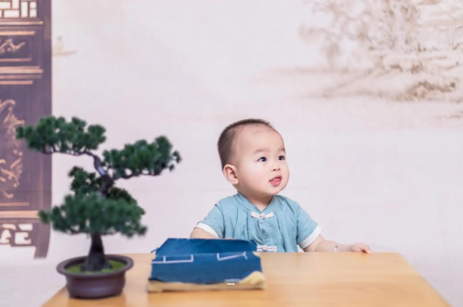 郯城几个月宝宝不吐奶